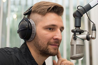 Озвучу текст на английском, русском или шведском